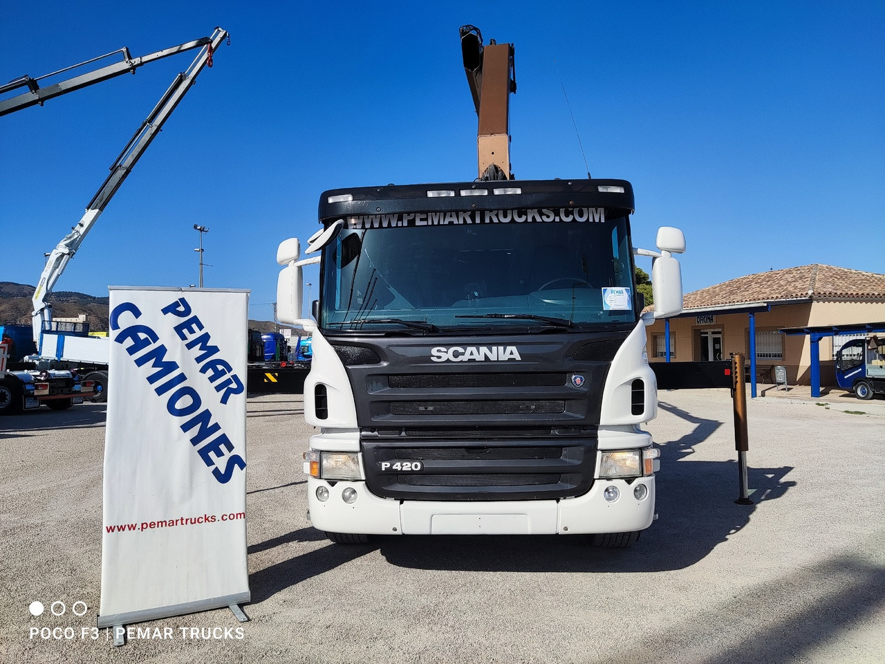 SCANIA P 420 6X2 GRUA CAJA FIJA - Container transporter/ Swap body truck, Crane truck: picture 2 SCANIA P 420 6X2 GRUA CAJA FIJA - Container transporter/ Swap body truck, Crane truck: picture 2