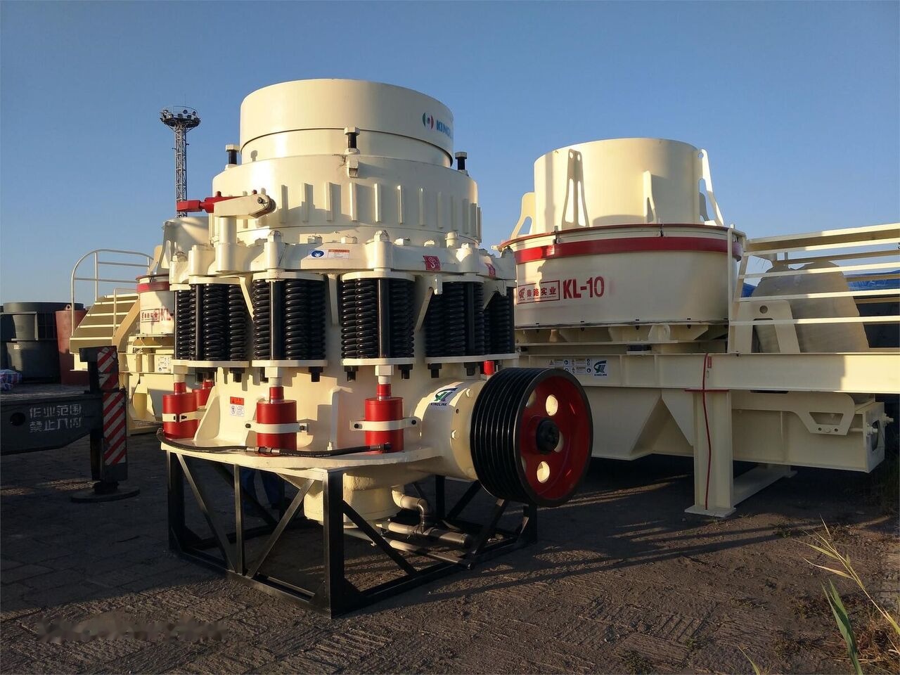 Kinglink 250TPH KLM1380 Iron Ore Cone Crusher - Cone crusher: picture 4 Kinglink 250TPH KLM1380 Iron Ore Cone Crusher - Cone crusher: picture 4