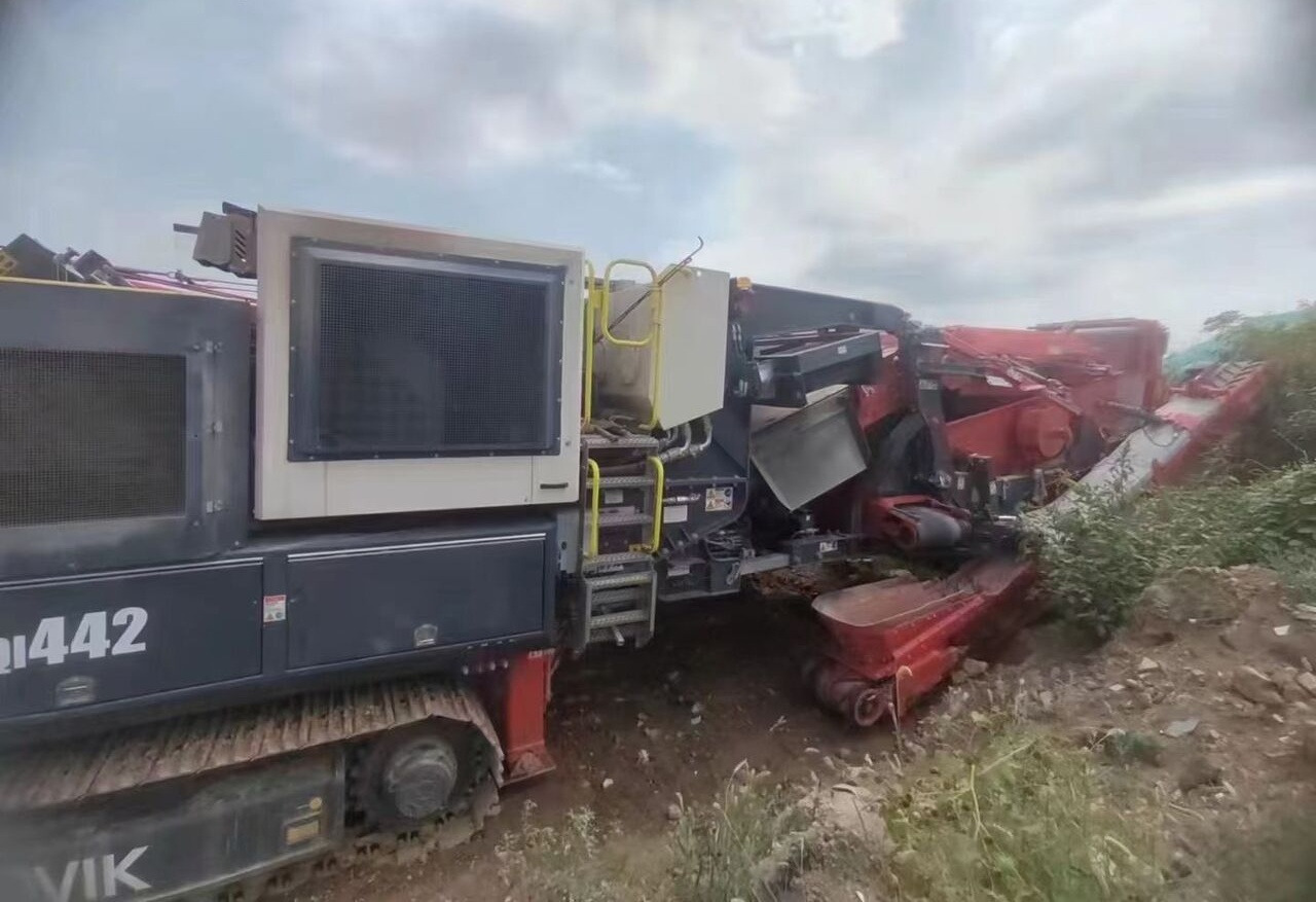 Sandvik QI442 Tracked Impact Crusher+QA335 Tracked Screen - Mobile crusher: picture 2 Sandvik QI442 Tracked Impact Crusher+QA335 Tracked Screen - Mobile crusher: picture 2