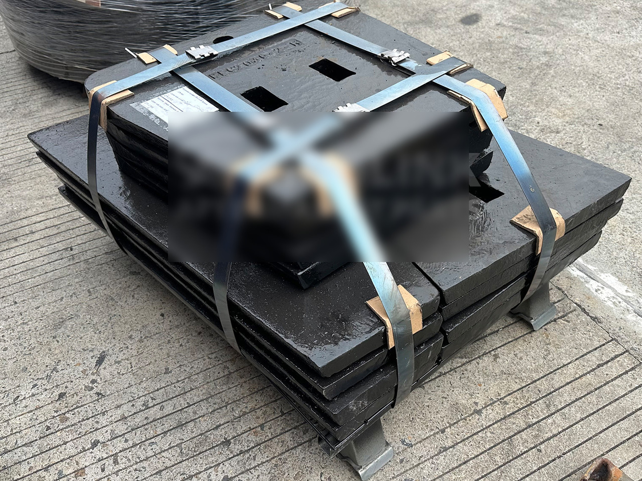 KINGLINK Spare Parts Upper / Lower Left / Right Side Plates 17003330 17003331 17003338 17003339 for CT2036 Jaw Crusher - Spare parts for Construction machinery: picture 1 KINGLINK Spare Parts Upper / Lower Left / Right Side Plates 17003330 17003331 17003338 17003339 for CT2036 Jaw Crusher - Spare parts for Construction machinery: picture 1