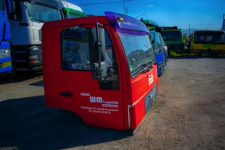 MAN L2000 - Cab for Truck: picture 3 MAN L2000 - Cab for Truck: picture 3