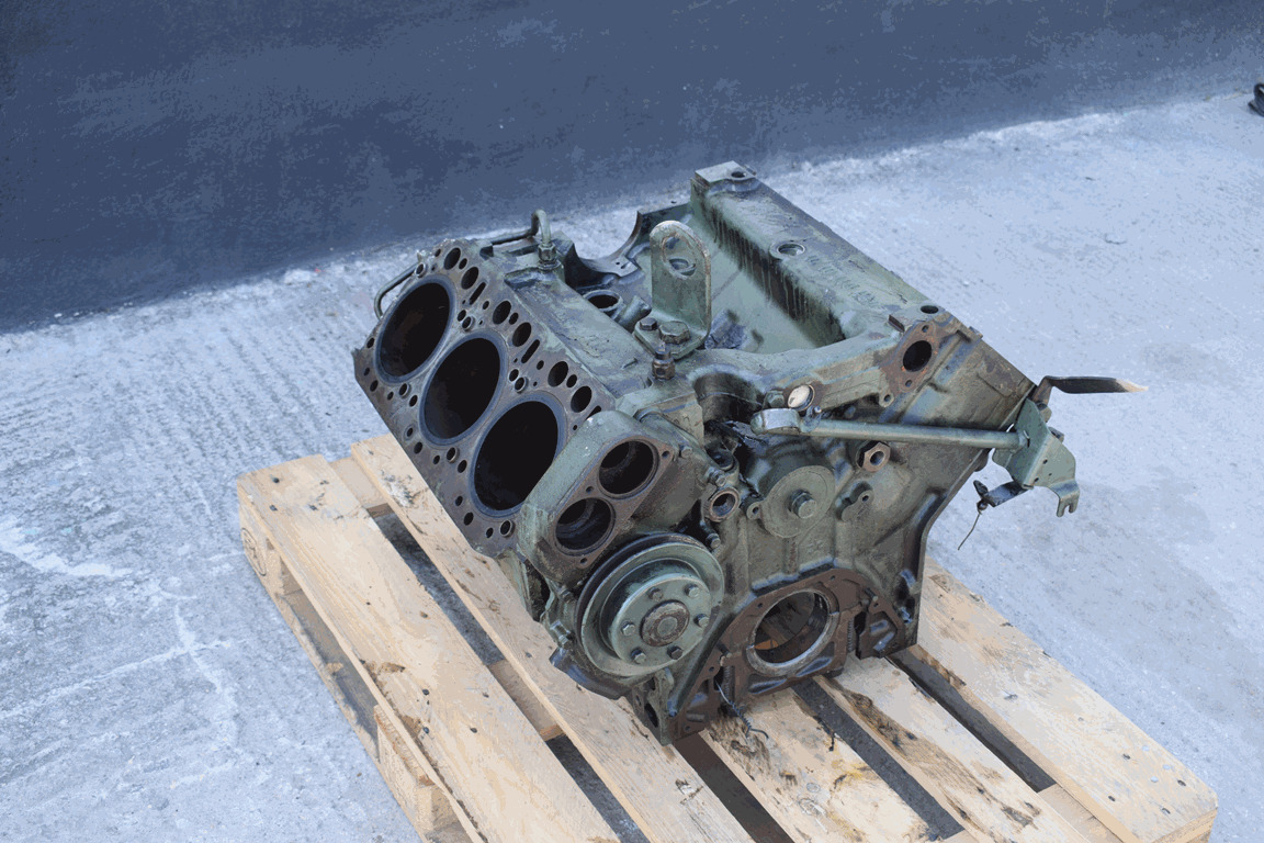 MERCEDES-BENZ 421 - Cylinder block for Truck: picture 1 MERCEDES-BENZ 421 - Cylinder block for Truck: picture 1