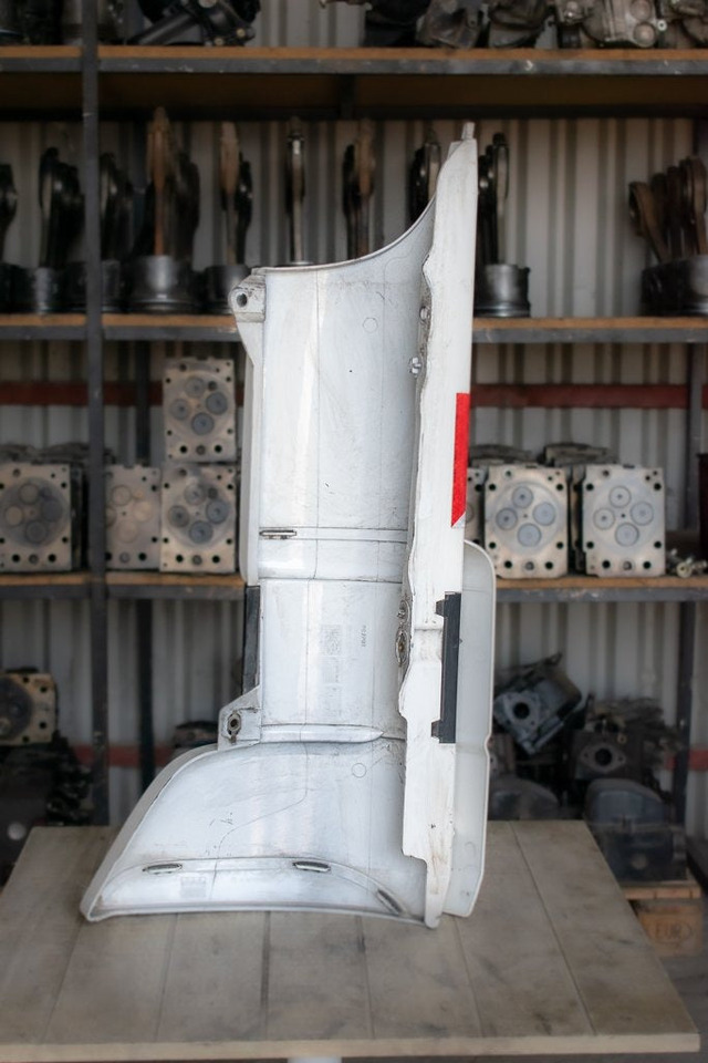 MERCEDES-BENZ ACTROS MP II - PASSENGER - Bumper corner for Truck: picture 2 MERCEDES-BENZ ACTROS MP II - PASSENGER - Bumper corner for Truck: picture 2