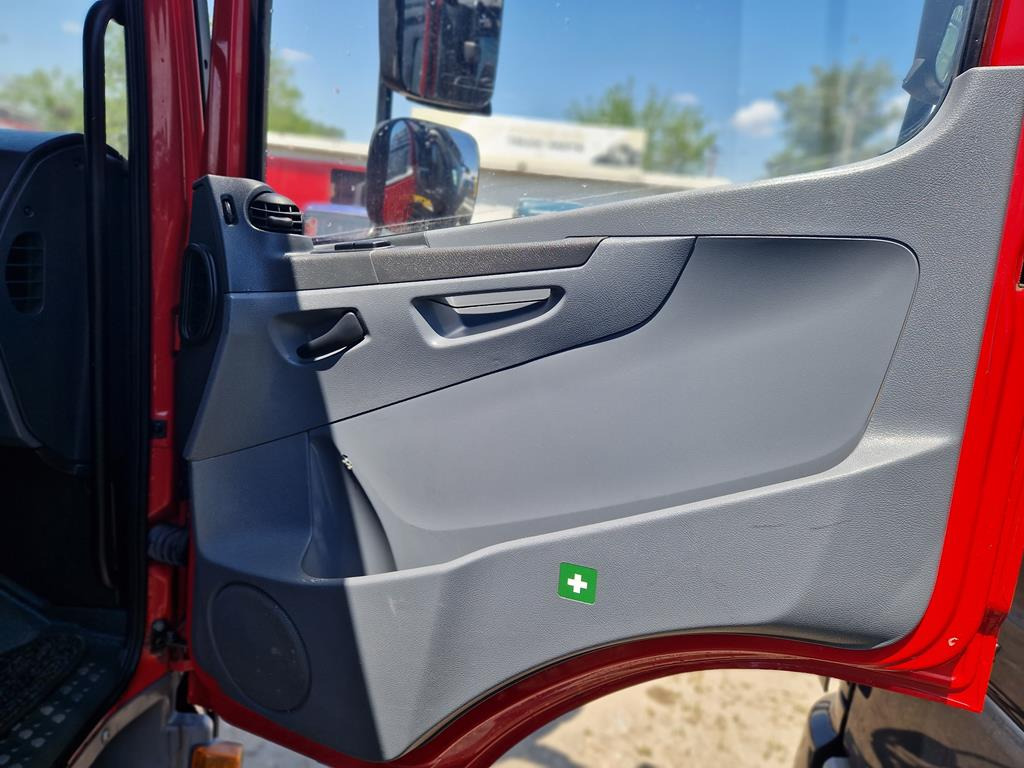 MERCEDES-BENZ ATEGO 2 1218 - Cab for Truck: picture 5 MERCEDES-BENZ ATEGO 2 1218 - Cab for Truck: picture 5