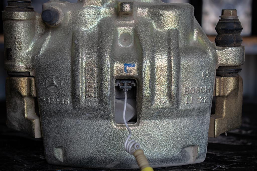 MERCEDES-BENZ SPRINTER ΟΜ611 - FRONT - DRIVER - Brake caliper for Truck: picture 1 MERCEDES-BENZ SPRINTER ΟΜ611 - FRONT - DRIVER - Brake caliper for Truck: picture 1