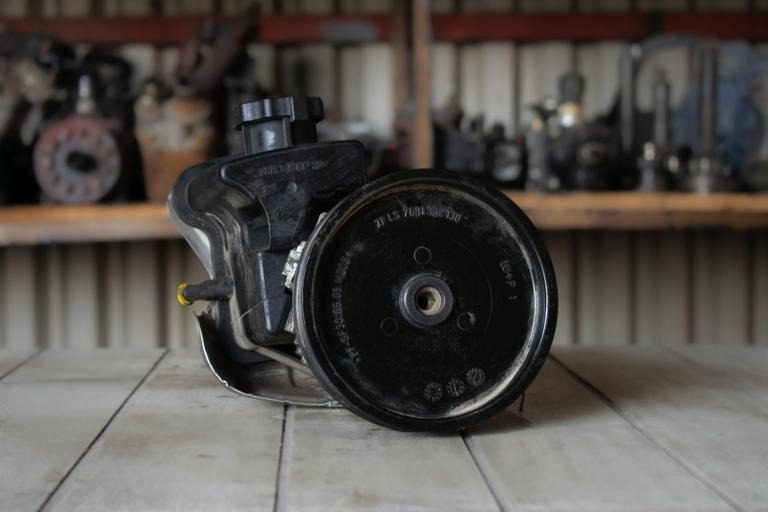 MERCEDES-BENZ SPRINTER (903) 313 CDI HYDRAULIC POWER STEERING PUMP - Steering pump for Truck: picture 1 MERCEDES-BENZ SPRINTER (903) 313 CDI HYDRAULIC POWER STEERING PUMP - Steering pump for Truck: picture 1