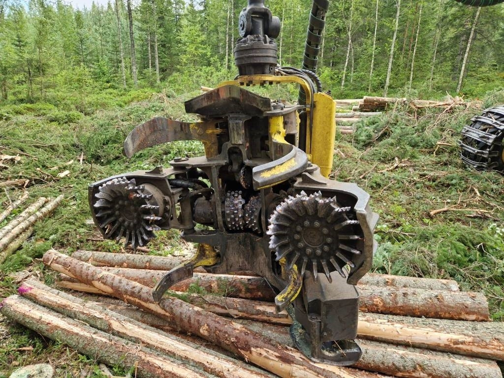 Forestry harvester John Deere 1170 G: picture 8