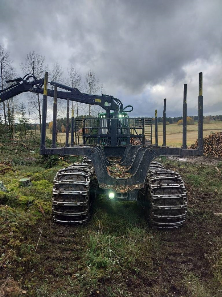 Forwarder John Deere 1510 E: picture 6