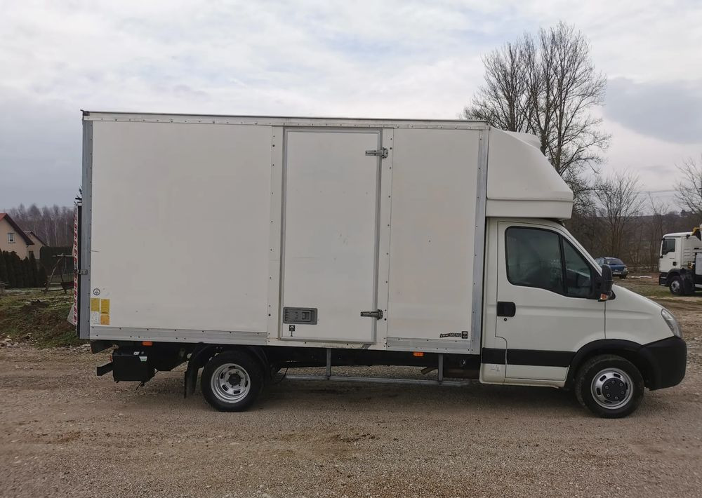 Iveco 3.0-150KM Daily 35C15 Kontener winda Dhollandia 750kg długi 35-150 Klimatyzacja długi rozstaw - Closed box van: picture 4 Iveco 3.0-150KM Daily 35C15 Kontener winda Dhollandia 750kg długi 35-150 Klimatyzacja długi rozstaw - Closed box van: picture 4