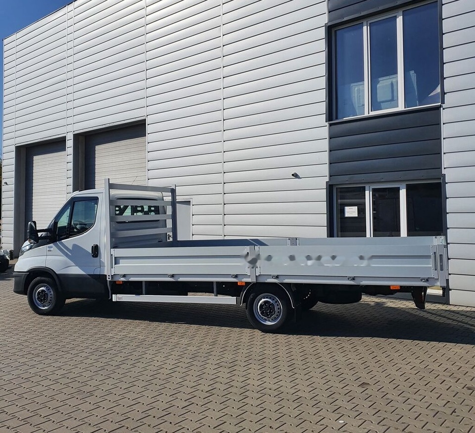 IVECO Daily 35S18 - Open body delivery van: picture 2 IVECO Daily 35S18 - Open body delivery van: picture 2