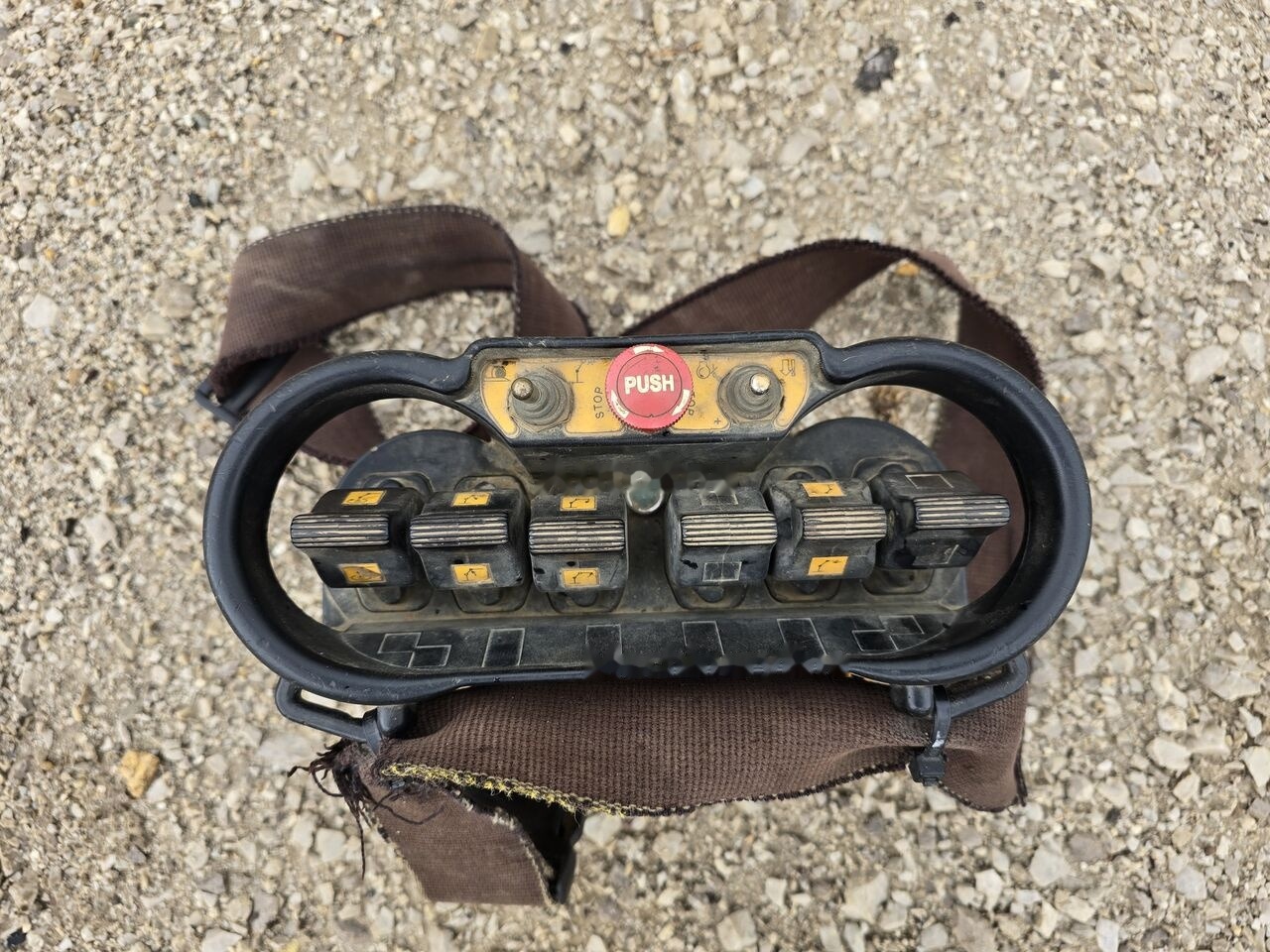 Mercedes-Benz Axor 1833 SPECIAL PRICE ONLY THIS YEAR - Tipper, Crane truck: picture 5 Mercedes-Benz Axor 1833 SPECIAL PRICE ONLY THIS YEAR - Tipper, Crane truck: picture 5