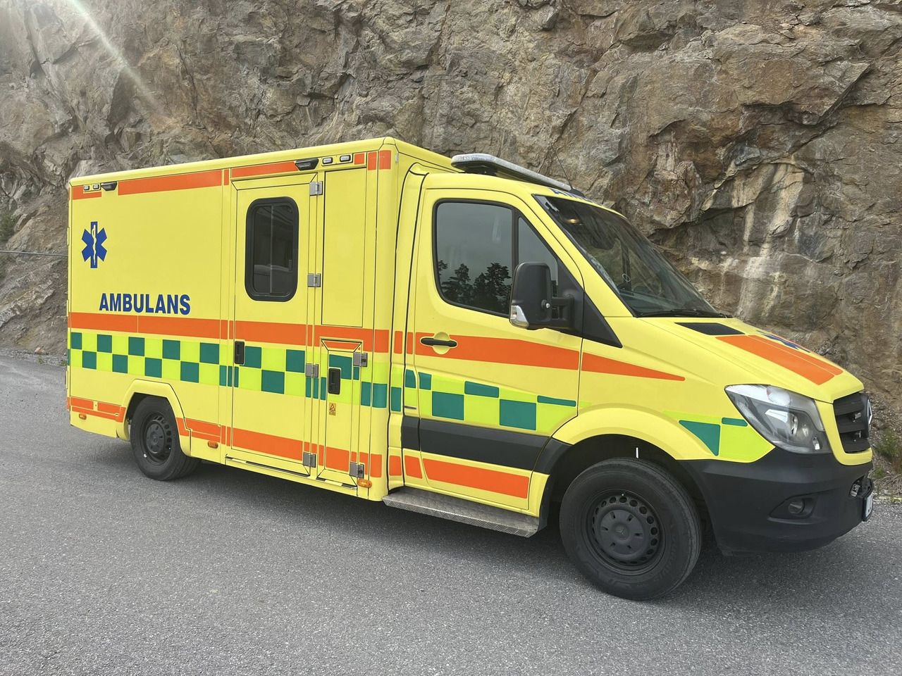 MERCEDES-BENZ Sprinter 319 - AMBULANCE / Krankenwagen / швидка допомога - Ambulance: picture 4 MERCEDES-BENZ Sprinter 319 - AMBULANCE / Krankenwagen / швидка допомога - Ambulance: picture 4