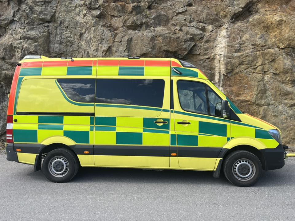 Mercedes-Benz Sprinter 319 - AMBULANCE / Krankenwagen / Ambulancia - Ambulance: picture 4 Mercedes-Benz Sprinter 319 - AMBULANCE / Krankenwagen / Ambulancia - Ambulance: picture 4