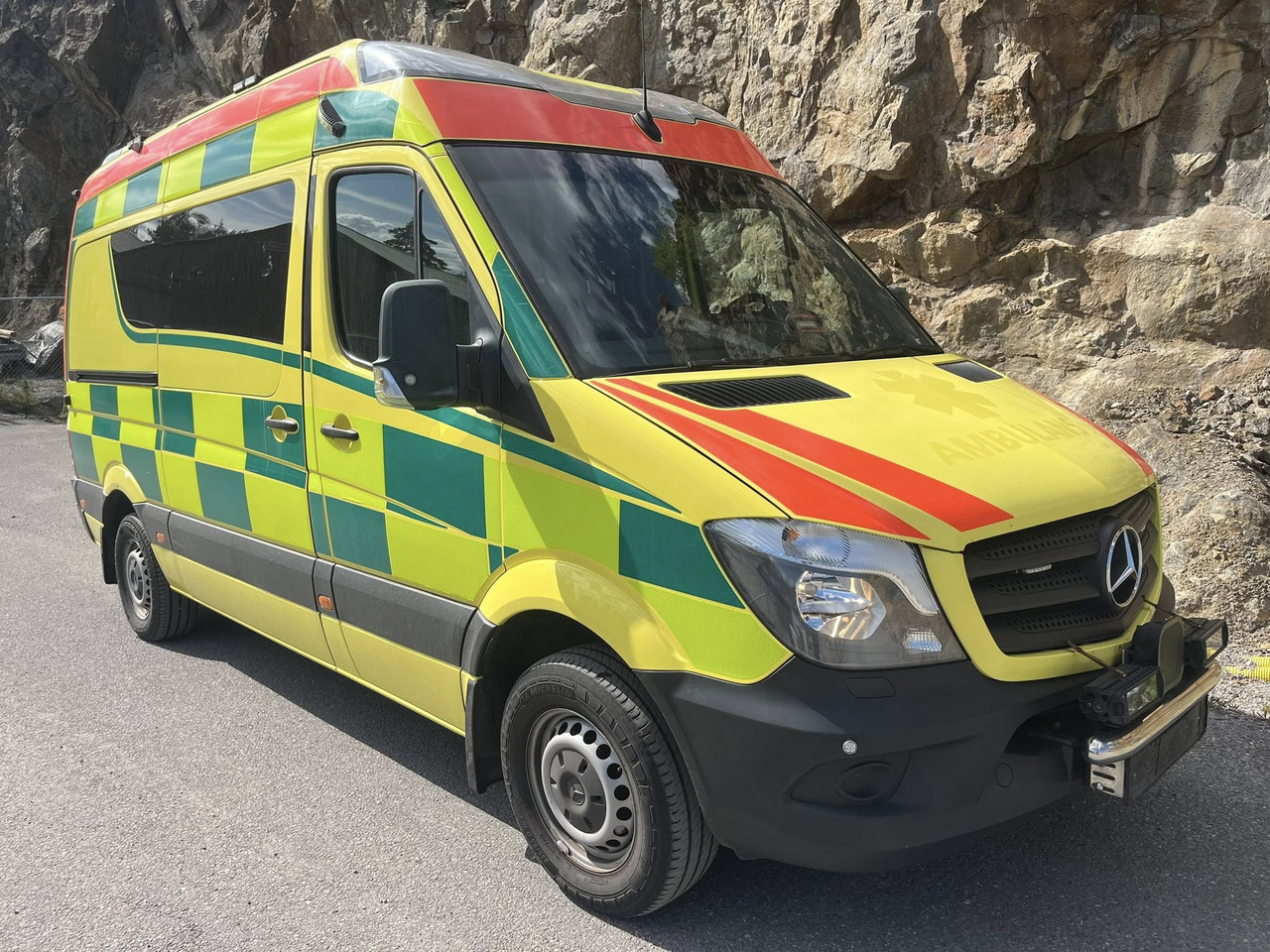Mercedes-Benz Sprinter 319 - AMBULANCE / Krankenwagen / Ambulancia - Ambulance: picture 2 Mercedes-Benz Sprinter 319 - AMBULANCE / Krankenwagen / Ambulancia - Ambulance: picture 2