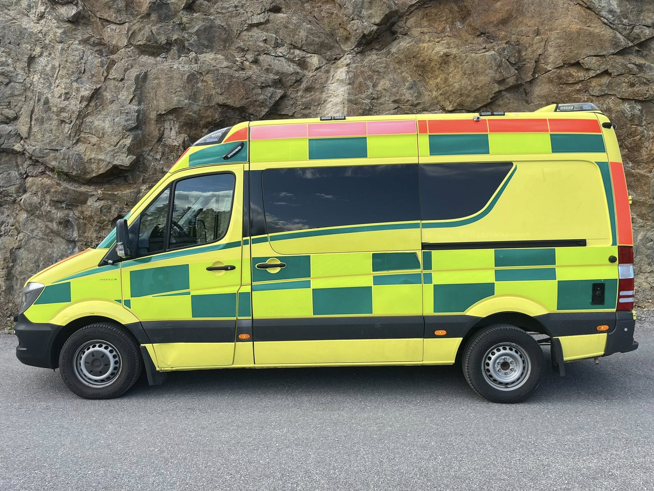 Mercedes-Benz Sprinter 319 - AMBULANCE / Krankenwagen / Ambulancia - Ambulance: picture 5 Mercedes-Benz Sprinter 319 - AMBULANCE / Krankenwagen / Ambulancia - Ambulance: picture 5