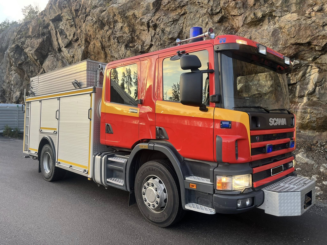 SCANIA P94GB 4x2 NZ310 - Fire engine - Fire engine: picture 1 SCANIA P94GB 4x2 NZ310 - Fire engine - Fire engine: picture 1