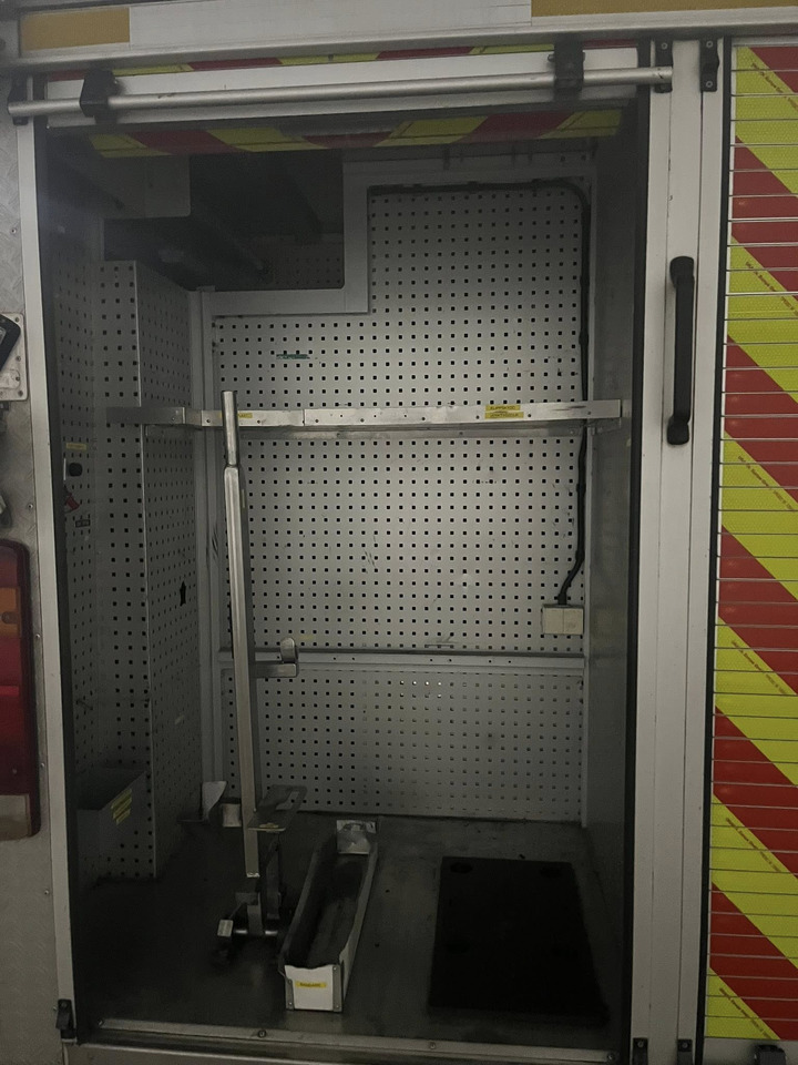 SCANIA P94GB 4x2 NZ310 - Fire engine - Fire engine: picture 4 SCANIA P94GB 4x2 NZ310 - Fire engine - Fire engine: picture 4