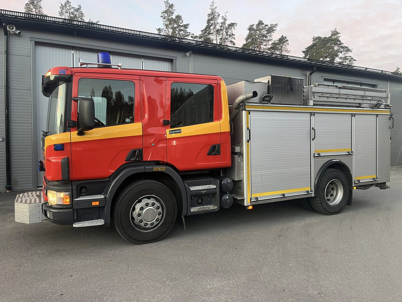 SCANIA P94GB 4x2 NZ310 - Fire engine - Fire engine: picture 3 SCANIA P94GB 4x2 NZ310 - Fire engine - Fire engine: picture 3