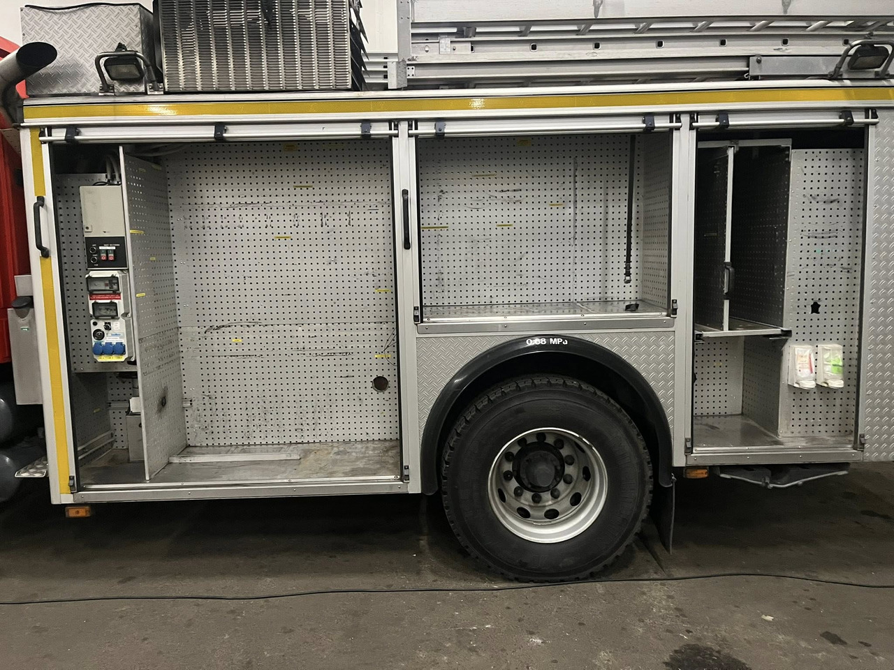 SCANIA P94GB 4x2 NZ310 - Fire engine - Fire engine: picture 2 SCANIA P94GB 4x2 NZ310 - Fire engine - Fire engine: picture 2