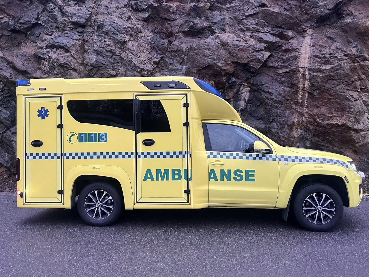 VOLKSWAGEN Amarok XL 4motion - AMBULANCE /Krankenwagen - Ambulance: picture 4 VOLKSWAGEN Amarok XL 4motion - AMBULANCE /Krankenwagen - Ambulance: picture 4