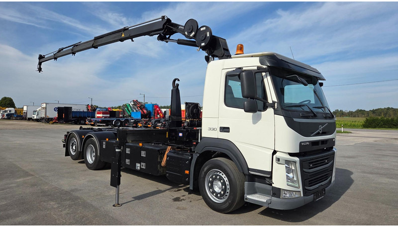 Volvo FM330 6X2*4 - Hook lift truck, Crane truck: picture 2 Volvo FM330 6X2*4 - Hook lift truck, Crane truck: picture 2
