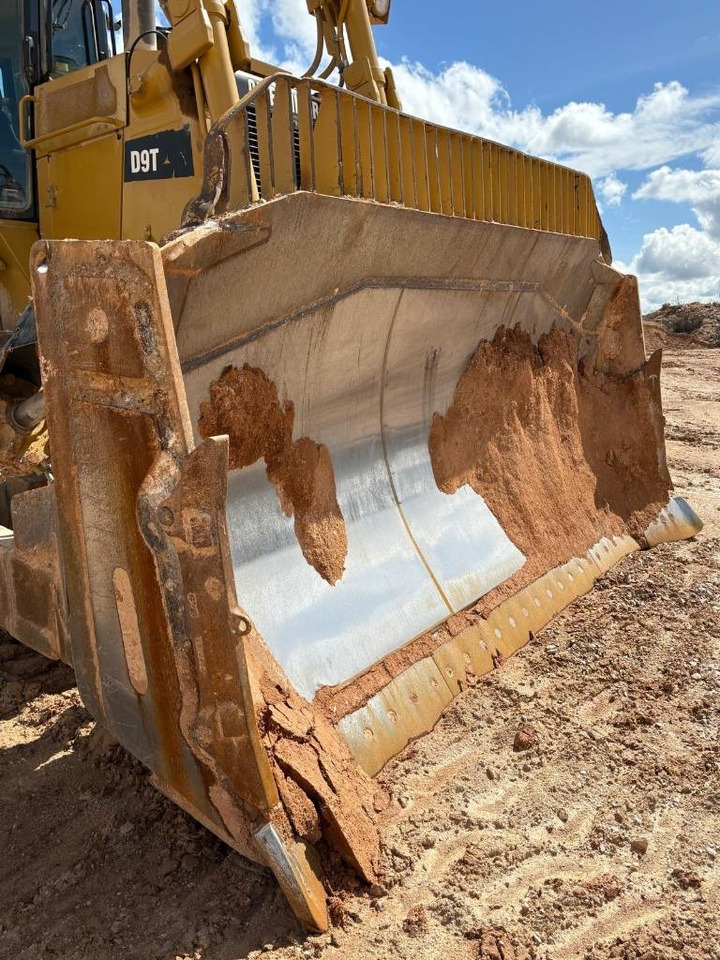 CAT D 9 T (CE Certified / New Undercarriage) - Bulldozer: picture 5 CAT D 9 T (CE Certified / New Undercarriage) - Bulldozer: picture 5