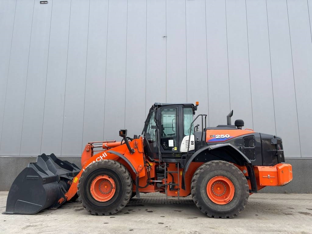 Hitachi ZW 250-6 - Wheel loader: picture 1 Hitachi ZW 250-6 - Wheel loader: picture 1
