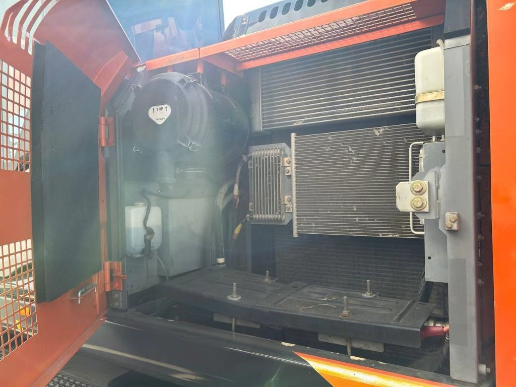 Wheel excavator Hitachi ZX 140 W-5B: picture 27