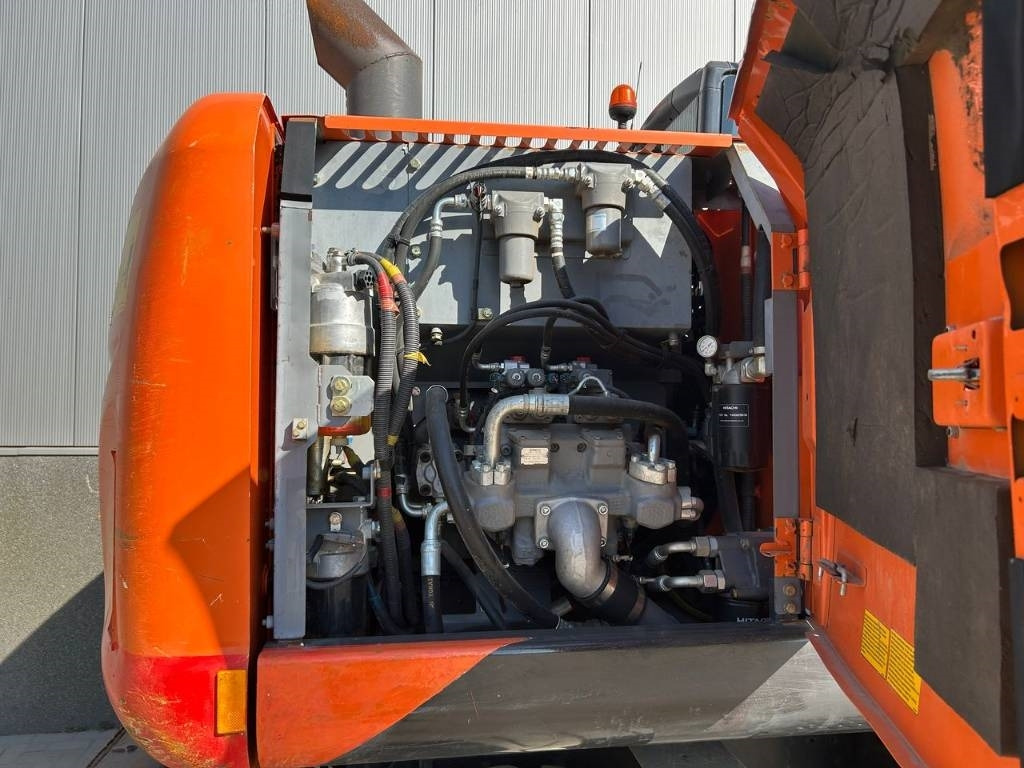 Wheel excavator Hitachi ZX 140 W-5B: picture 23