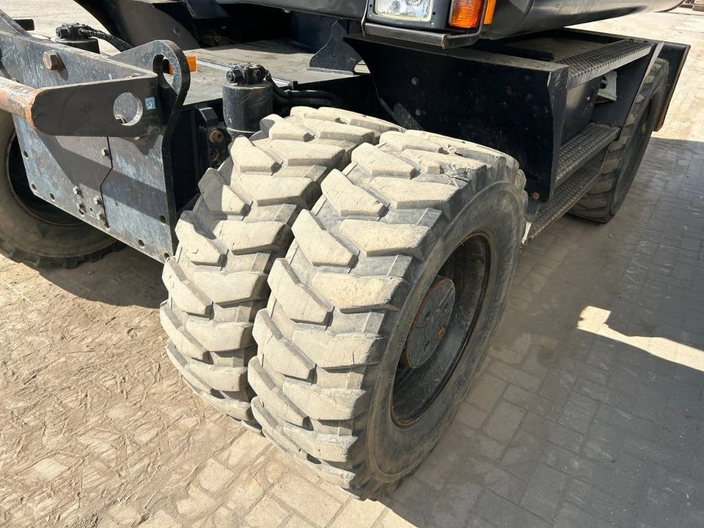 Wheel excavator Hitachi ZX 140 W-5B: picture 35