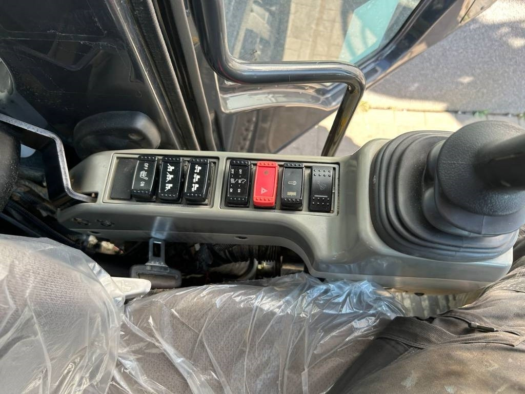 Wheel excavator Hitachi ZX 140 W-5B: picture 12