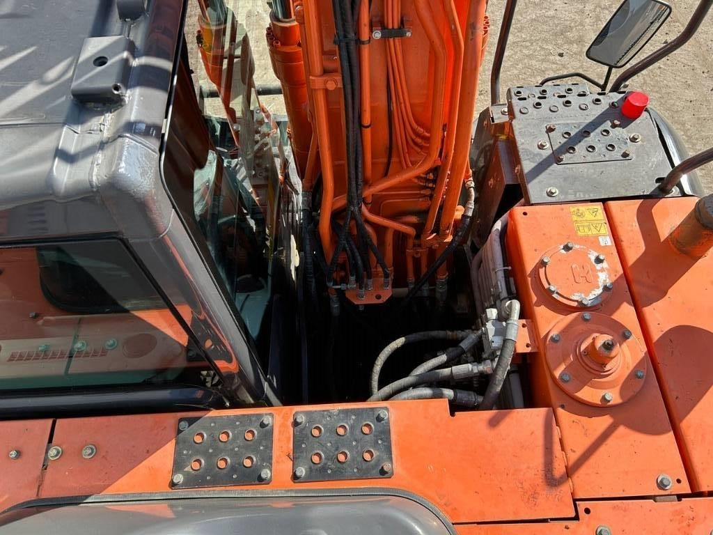Wheel excavator Hitachi ZX 140 W-5B: picture 28