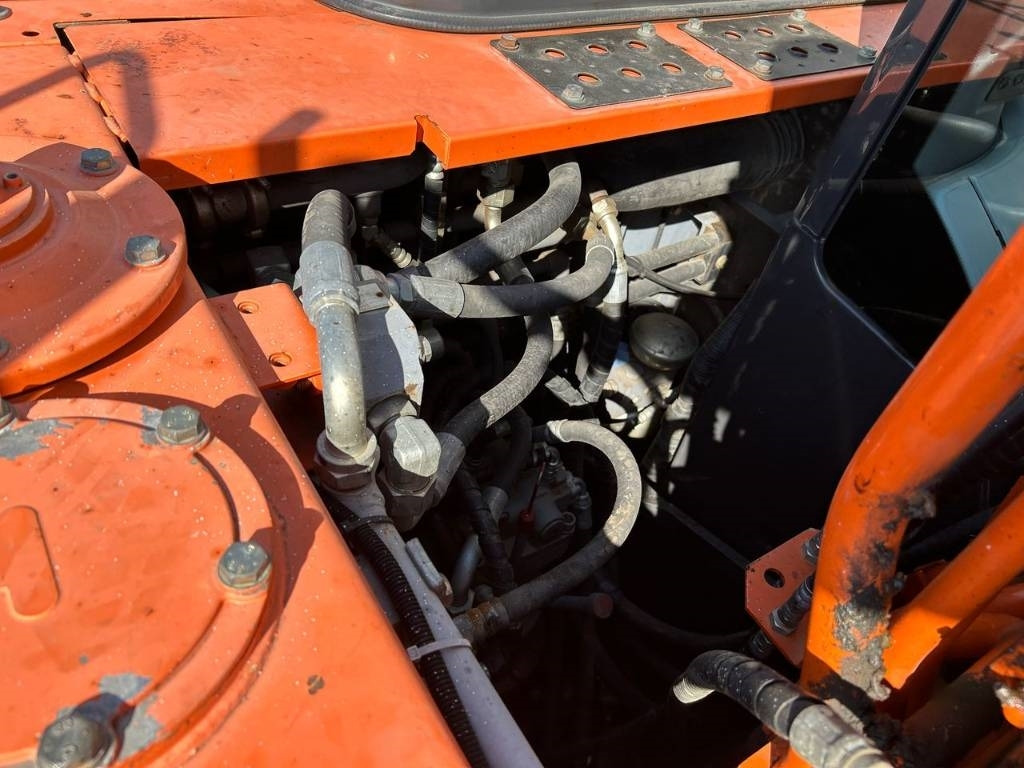 Wheel excavator Hitachi ZX 140 W-5B: picture 22