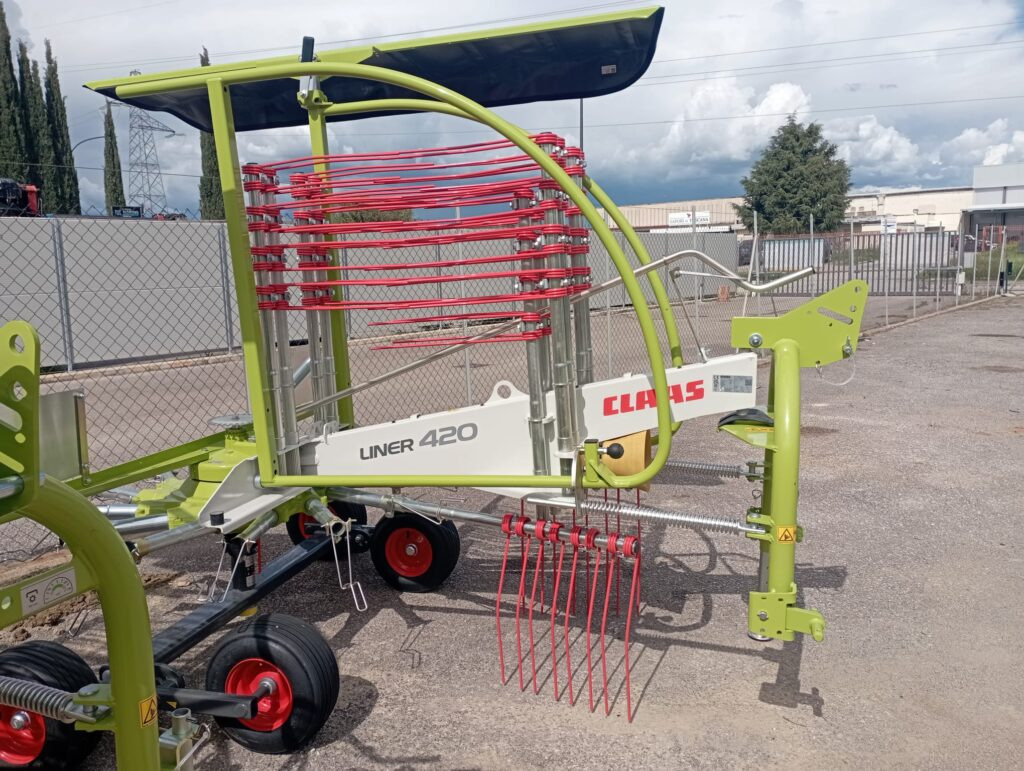Claas Liner 420 - Tedder/ Rake: picture 1 Claas Liner 420 - Tedder/ Rake: picture 1