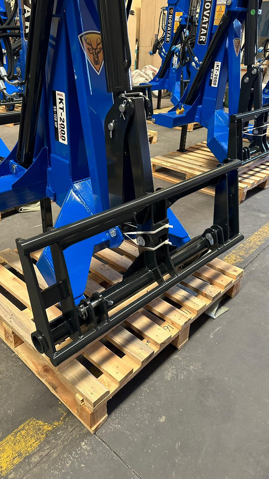 Novatar Tractor Rear Loader - Farm tractor: picture 4 Novatar Tractor Rear Loader - Farm tractor: picture 4