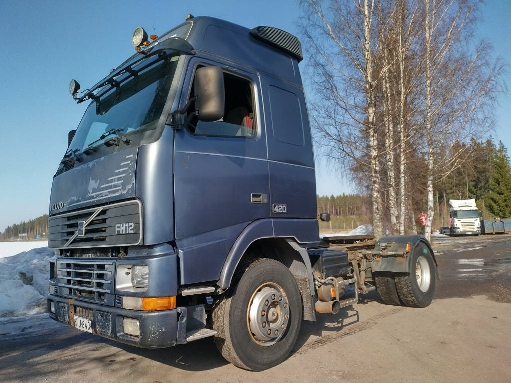 Volvo FH12 kanttilamppu veturi - Tractor unit: picture 1 Volvo FH12 kanttilamppu veturi - Tractor unit: picture 1