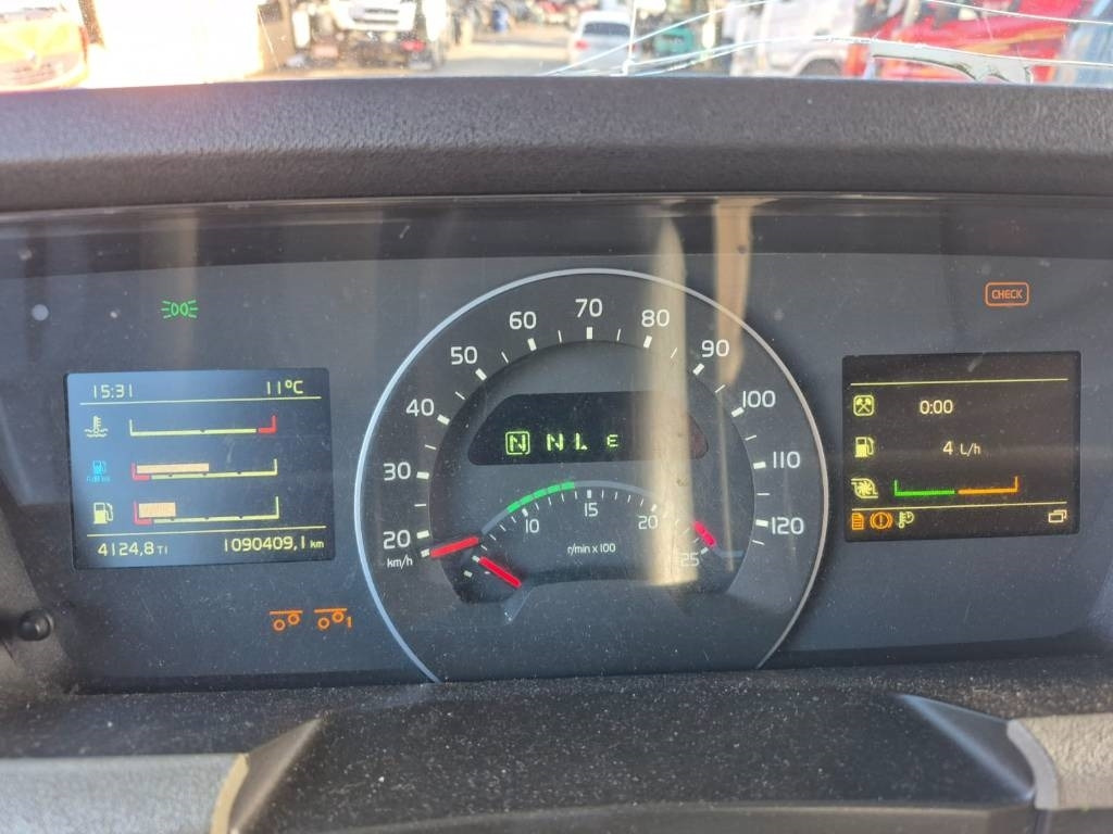 Cab chassis truck Volvo FH500 8x2 alusta: picture 6