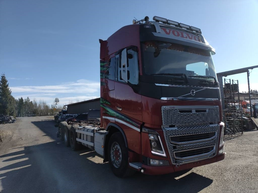 Volvo FH750 8x4 alusta - Cab chassis truck: picture 2 Volvo FH750 8x4 alusta - Cab chassis truck: picture 2