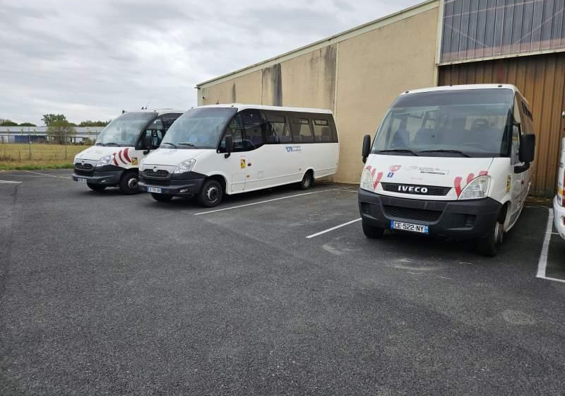 Irisbus WING / 34 MIEJSCA/ KLIMA DLA KIEROWCY/ 3 SZTUKI - Minibus, People carrier: picture 1 Irisbus WING / 34 MIEJSCA/ KLIMA DLA KIEROWCY/ 3 SZTUKI - Minibus, People carrier: picture 1