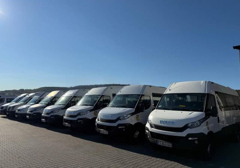 Iveco DAILY / CRAFTER / SPRINTER / WING / 23 MIEJSCA - Minibus, People carrier: picture 1 Iveco DAILY / CRAFTER / SPRINTER / WING / 23 MIEJSCA - Minibus, People carrier: picture 1