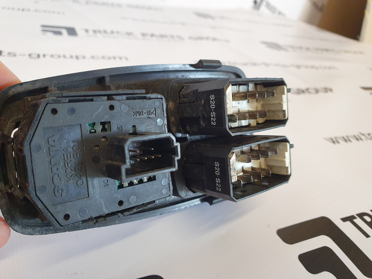 SCANIA SCANIA EURO 3 P, G, R, T series windows control unit, left + right side, windows winder, mirrors regulator switch, windows open button, driver + passenger 1469149, 1445793, 1863515, 1746398, 1863514, - Electrical system for Truck: picture 4 SCANIA SCANIA EURO 3 P, G, R, T series windows control unit, left + right side, windows winder, mirrors regulator switch, windows open button, driver + passenger 1469149, 1445793, 1863515, 1746398, 1863514, - Electrical system for Truck: picture 4