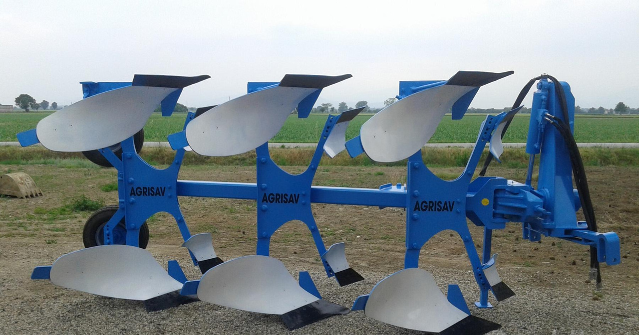 ARATRO TRIVOMERE TAS 9 - Plough: picture 1 ARATRO TRIVOMERE TAS 9 - Plough: picture 1