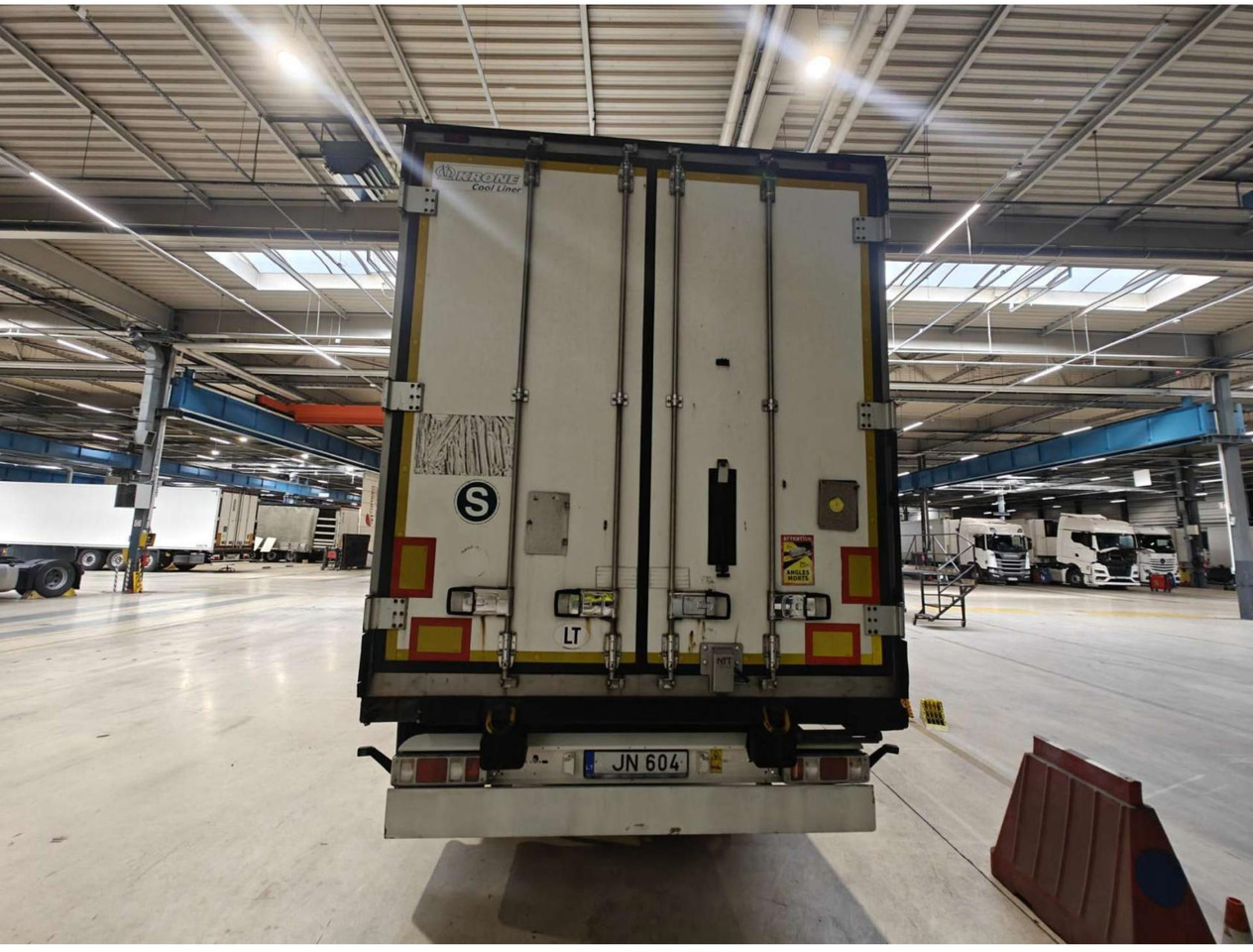 2018 Krone SDR Cool Liner FP 60 ThermoKing SLXi 300 - Refrigerated semi-trailer: picture 4 2018 Krone SDR Cool Liner FP 60 ThermoKing SLXi 300 - Refrigerated semi-trailer: picture 4