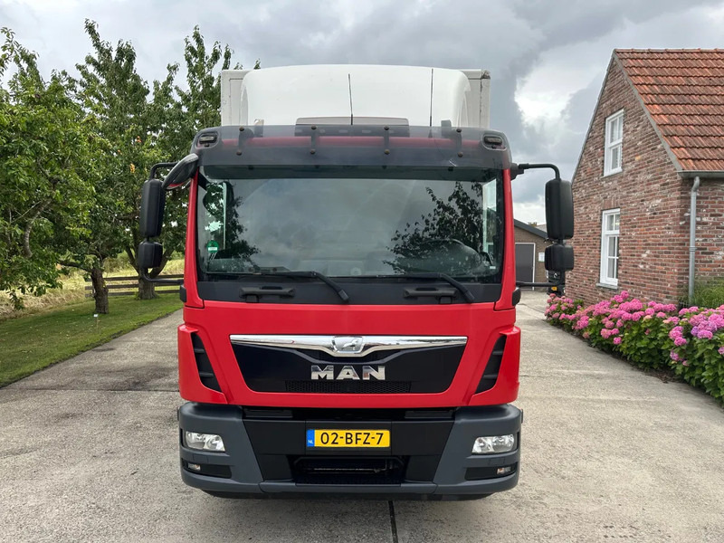 MAN TGM 15.250 / NL TRUCK / EURO 6 / NEW TYRES / NEW TACHO!! / BOX + LOADLIFT 2t - Box truck: picture 2 MAN TGM 15.250 / NL TRUCK / EURO 6 / NEW TYRES / NEW TACHO!! / BOX + LOADLIFT 2t - Box truck: picture 2