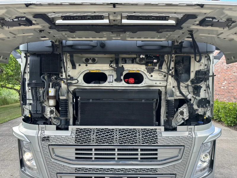 Volvo FH 460 / GLOBETROTTER / EURO 6 / I-Shift / HYDRAULIC / FULL AIR / NEW TACHO - Tractor unit: picture 3 Volvo FH 460 / GLOBETROTTER / EURO 6 / I-Shift / HYDRAULIC / FULL AIR / NEW TACHO - Tractor unit: picture 3