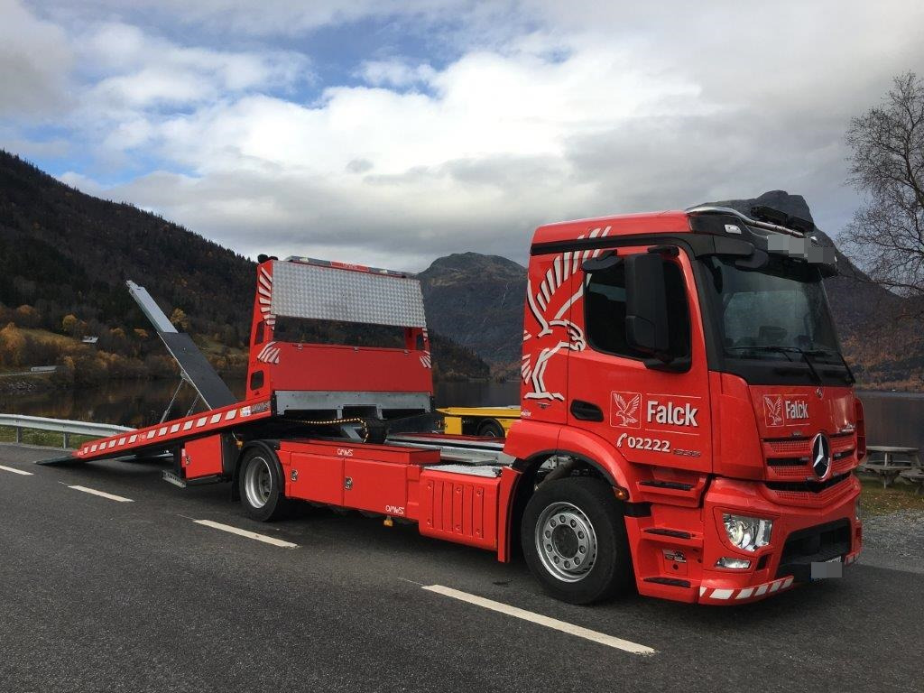 Mercedes-Benz ANTOS 1835 4x2 Omars 2x Winch Brille Load 8T - Tow truck: picture 1 Mercedes-Benz ANTOS 1835 4x2 Omars 2x Winch Brille Load 8T - Tow truck: picture 1