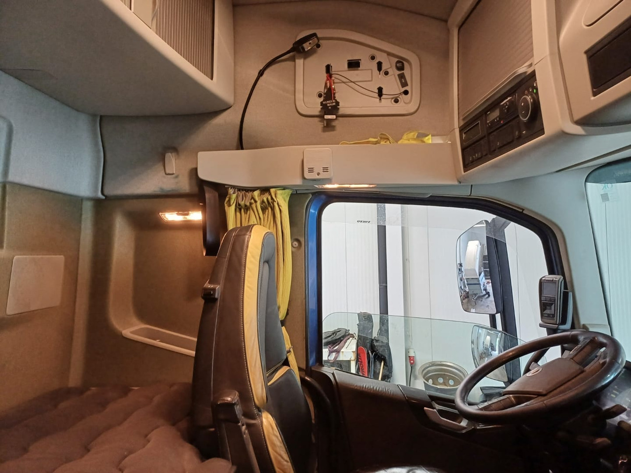 Volvo FH16 750 - Timber truck, Crane truck: picture 4 Volvo FH16 750 - Timber truck, Crane truck: picture 4