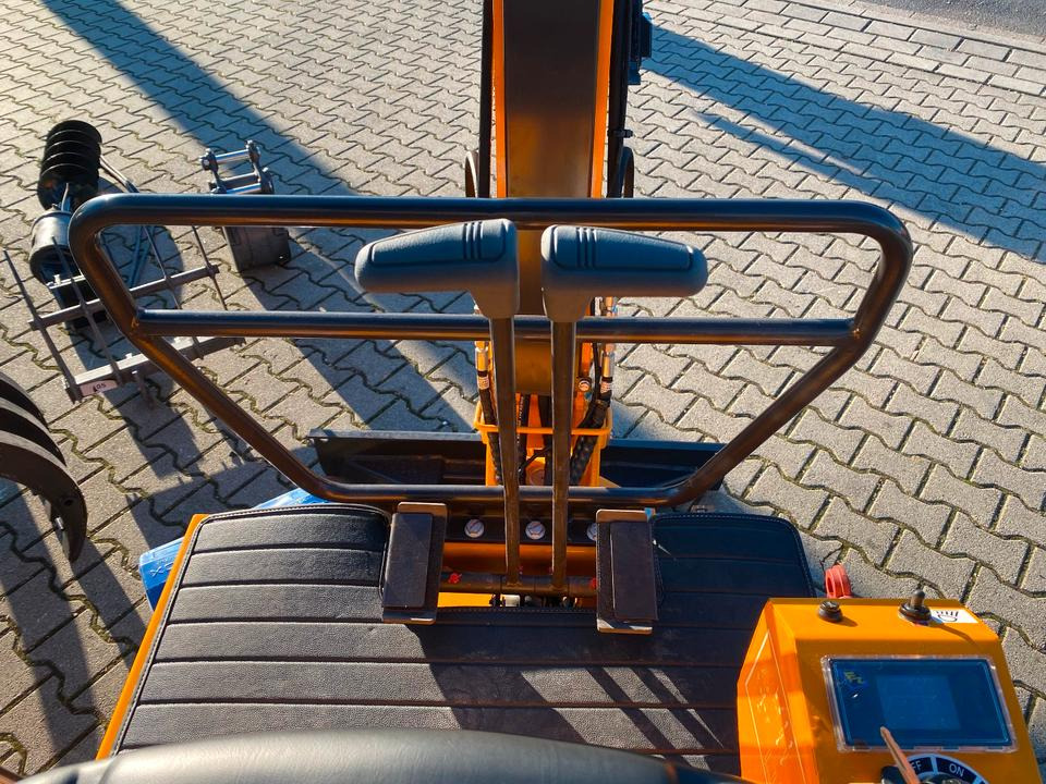 Minibagger BK1500JS + Zubehör *INKL.19% MWST*BERGER KRAUS*KUBOTA*JOYSTICK*ZUBEHÖRPAKET GROß*SOFORT!* - Mini excavator: picture 5 Minibagger BK1500JS + Zubehör *INKL.19% MWST*BERGER KRAUS*KUBOTA*JOYSTICK*ZUBEHÖRPAKET GROß*SOFORT!* - Mini excavator: picture 5