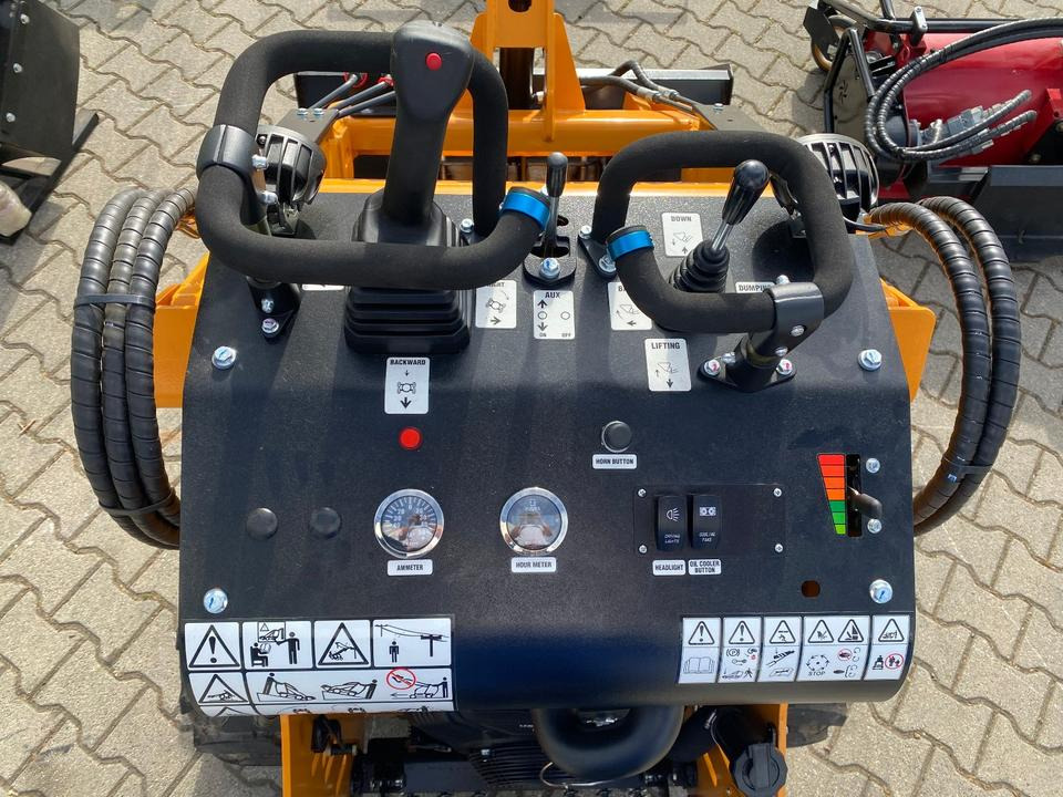 Radlader / Minilader BK323S mit Zubehör Komplettpaket *INKL.19% MWST.*BERGER KRAUS*BRIGGS&STRATTON* - Skid steer loader: picture 5 Radlader / Minilader BK323S mit Zubehör Komplettpaket *INKL.19% MWST.*BERGER KRAUS*BRIGGS&STRATTON* - Skid steer loader: picture 5