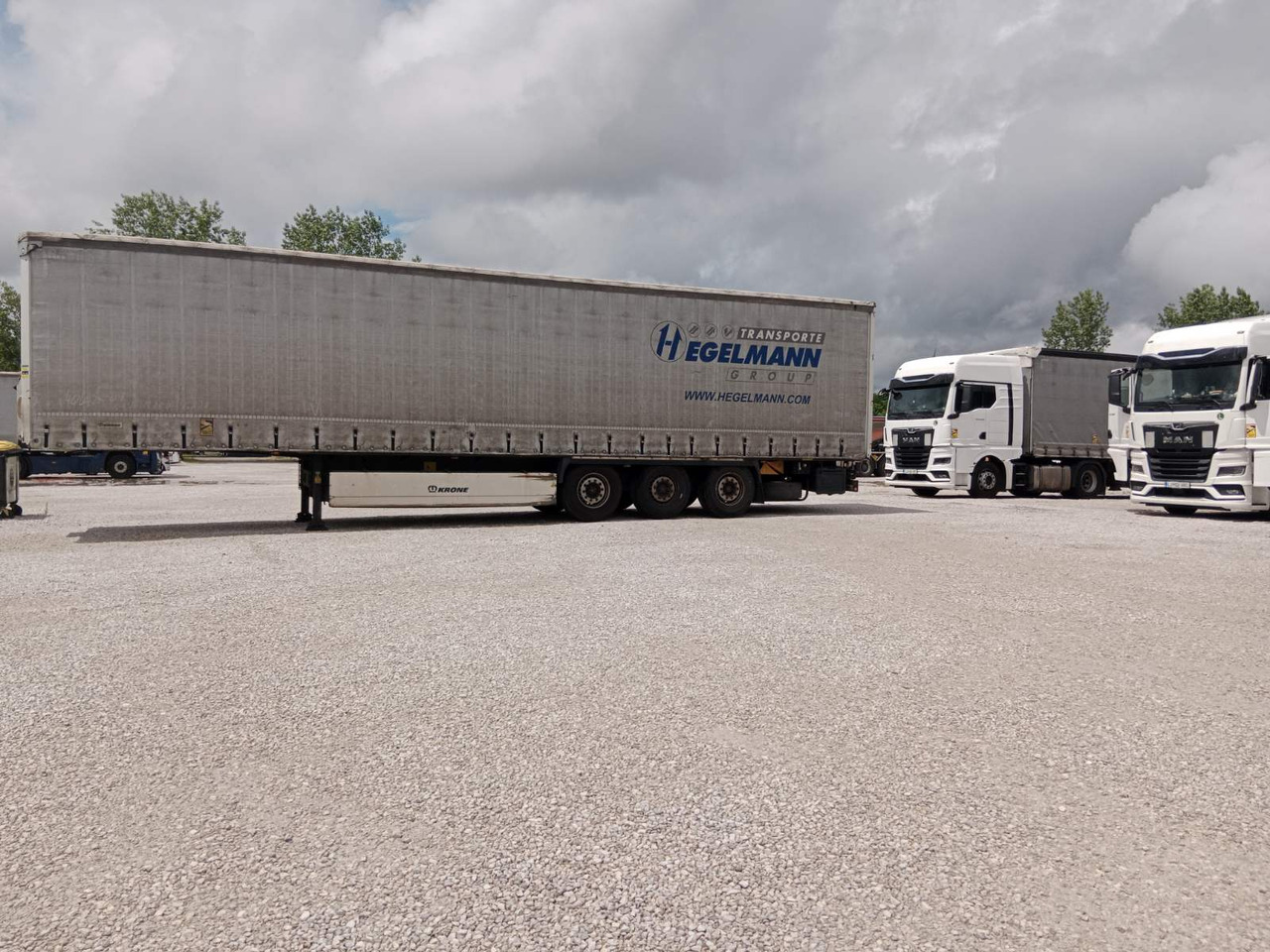 KRONE - Curtainsider semi-trailer: picture 2 KRONE - Curtainsider semi-trailer: picture 2
